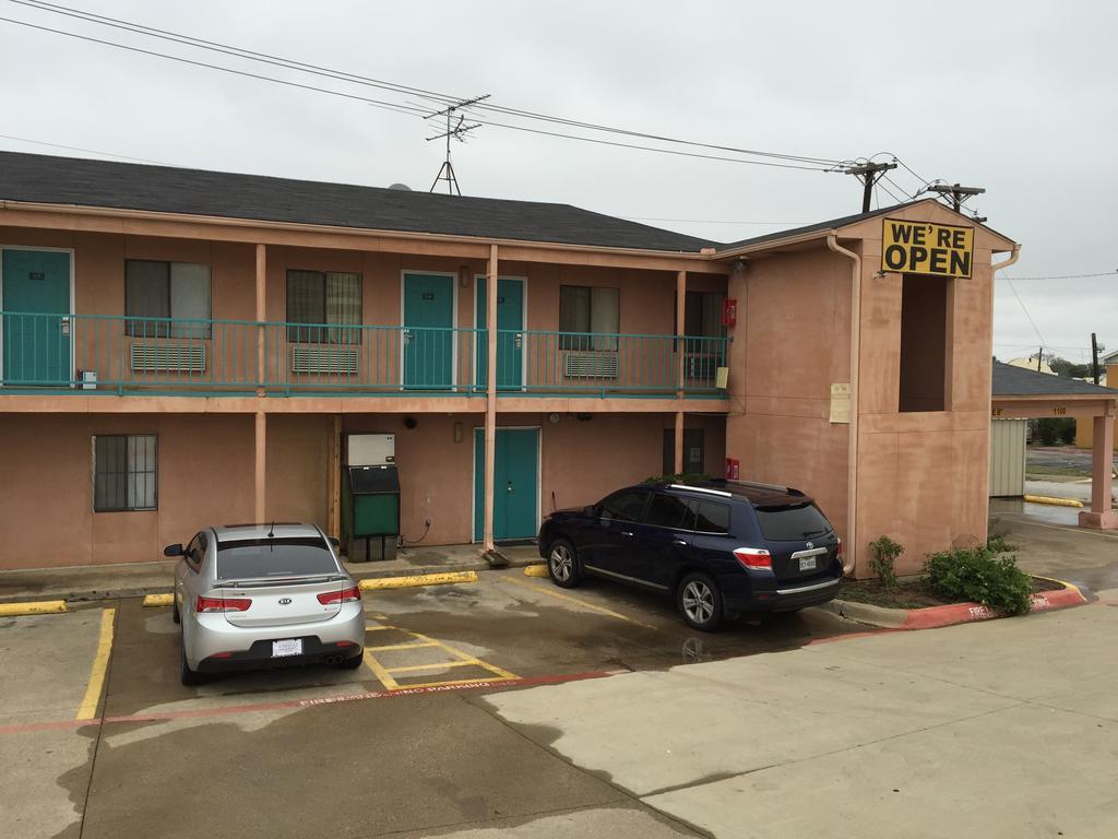 Crown Inn Grand Prairie Ngoại thất bức ảnh