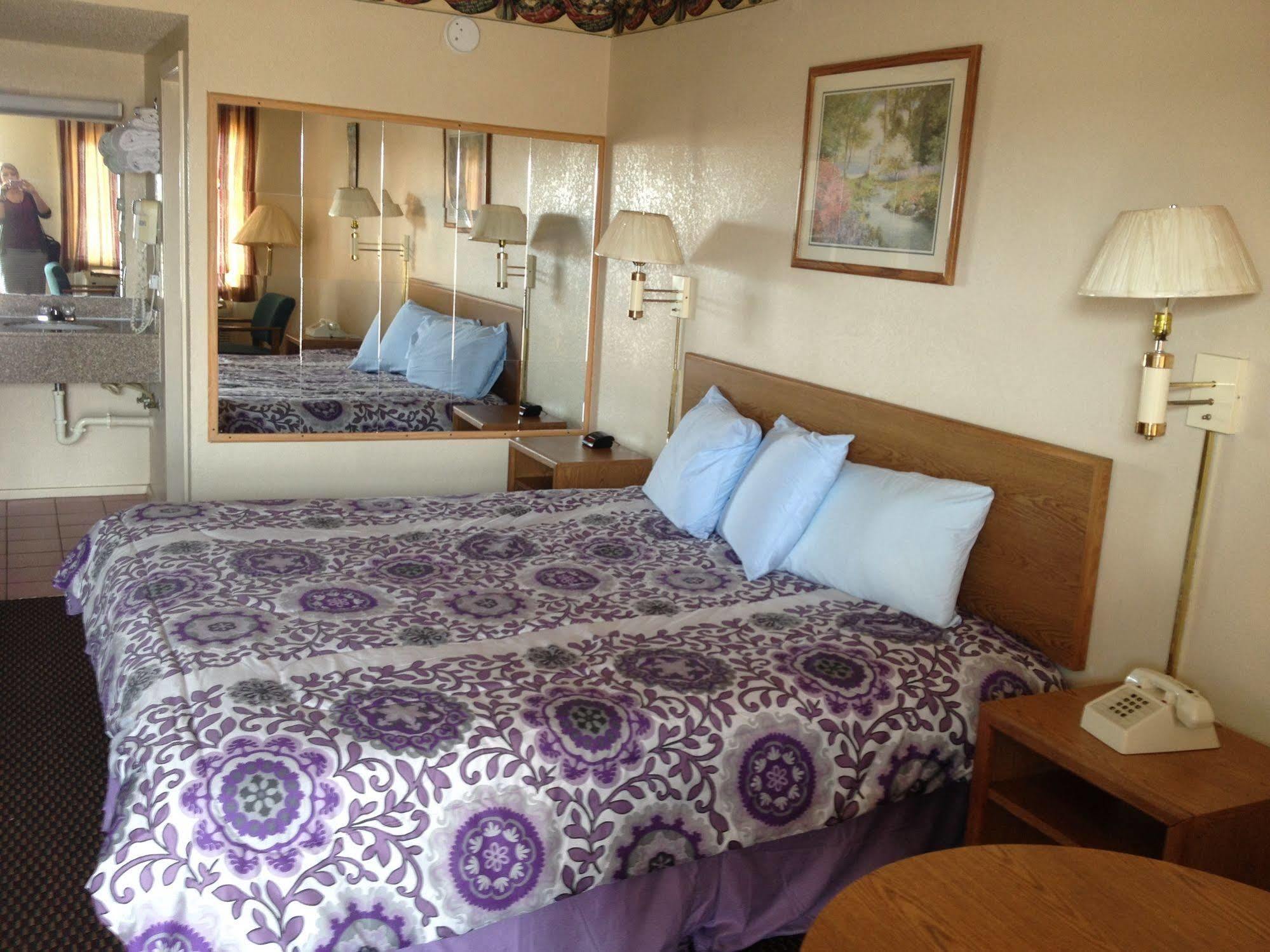 Crown Inn Grand Prairie Ngoại thất bức ảnh