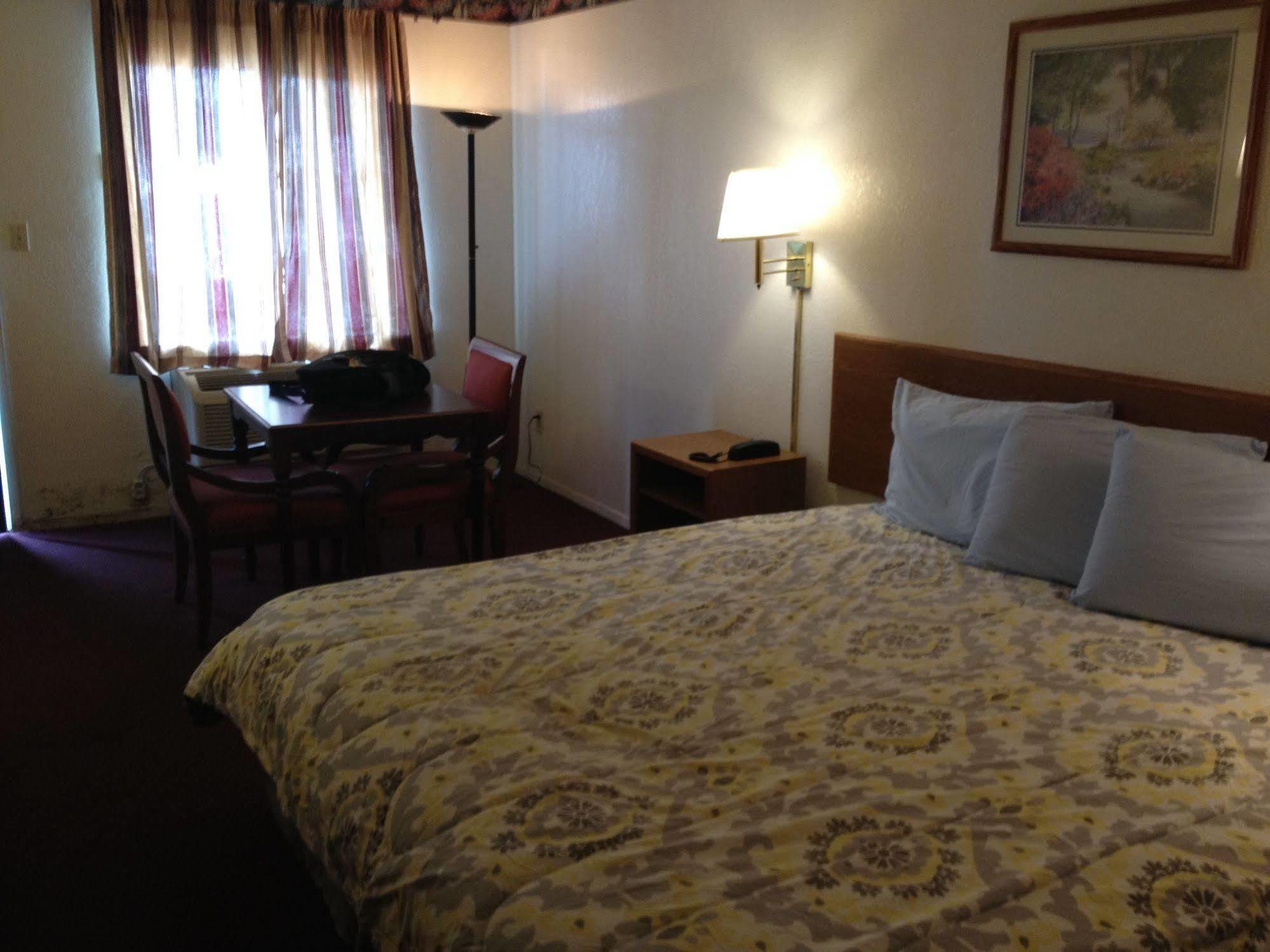 Crown Inn Grand Prairie Ngoại thất bức ảnh