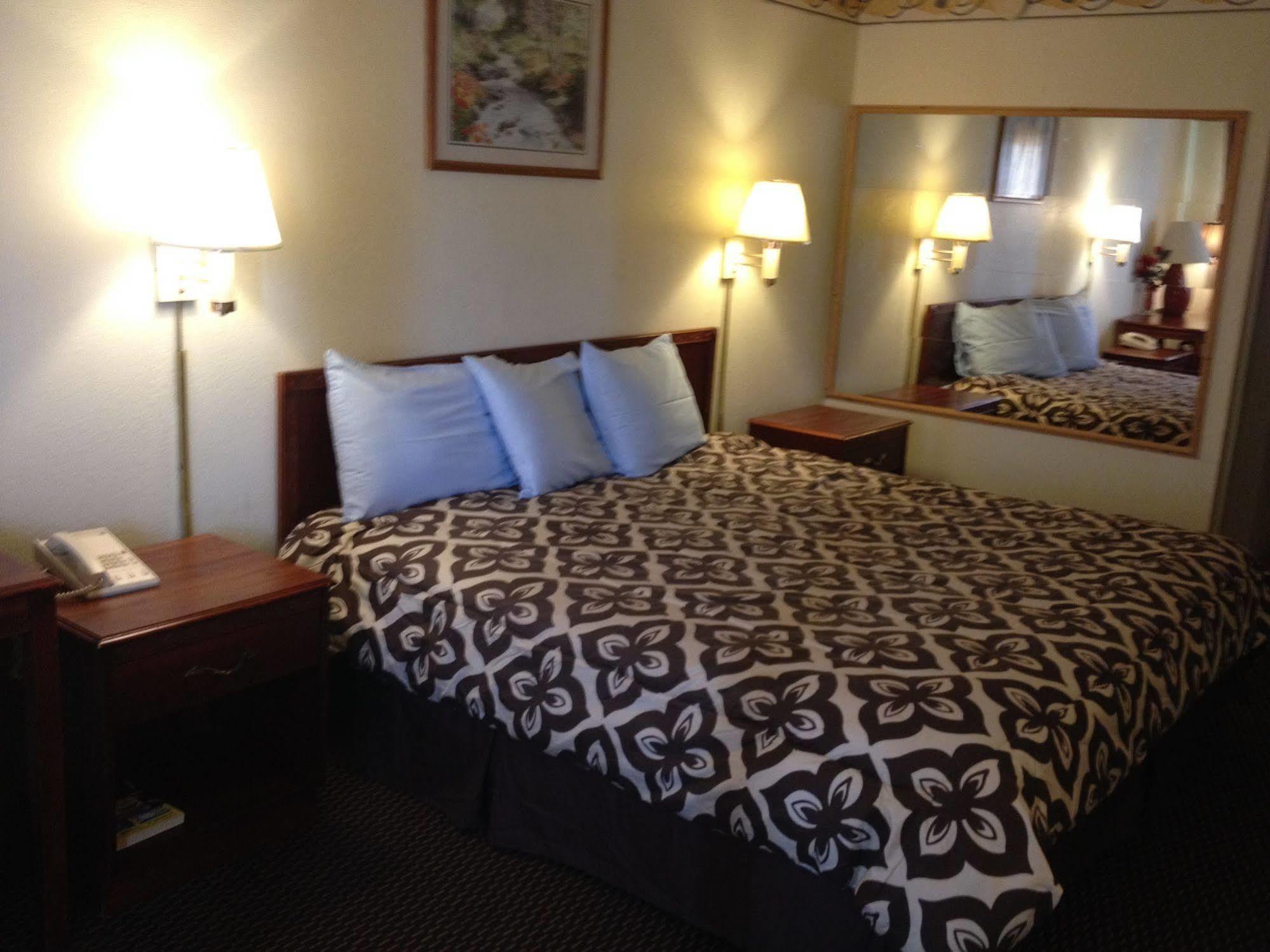 Crown Inn Grand Prairie Ngoại thất bức ảnh